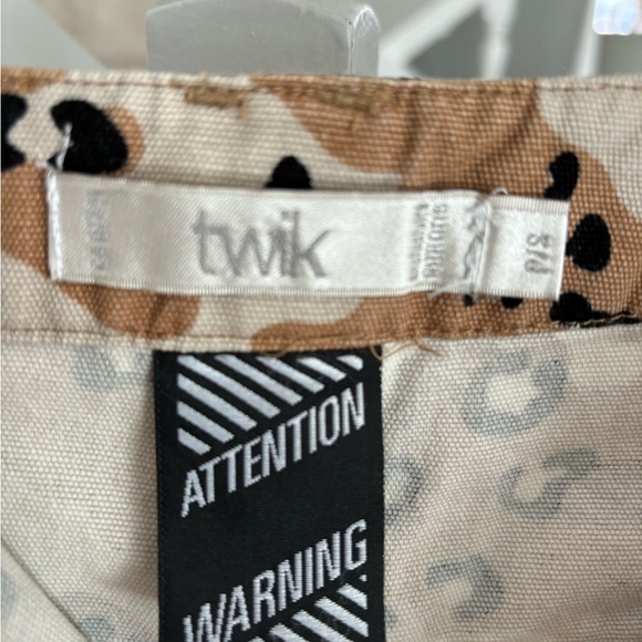 TWIK ladies cargo pants, like new. - Picture 6 of 6